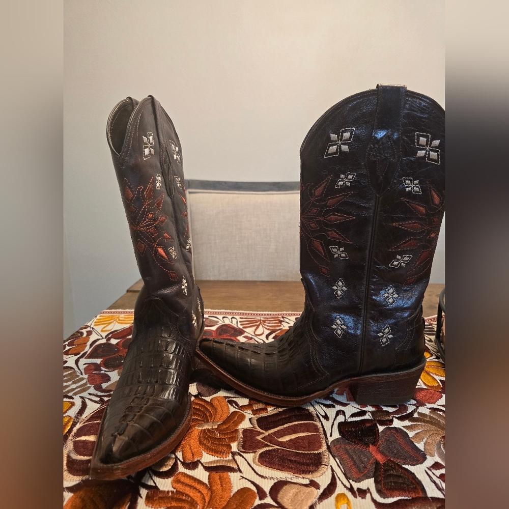 Pecos Bill Brown Leather Cowboy Boots with Embroidered Design